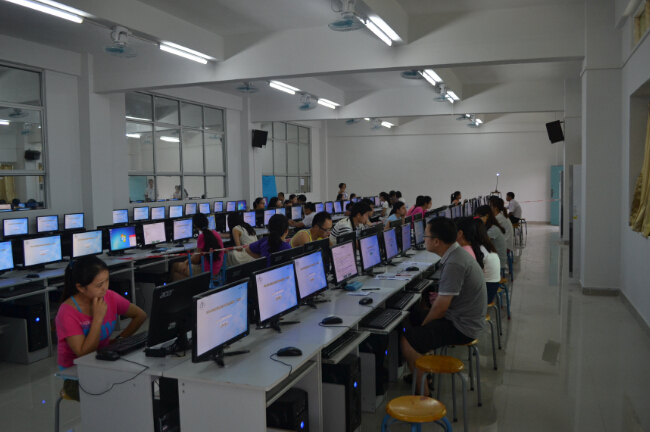 计算机中心顺利完成中国银行业从业资格认证考试调试及监考工作